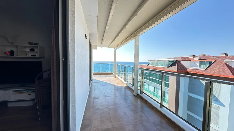 Null meter fra havet i Alanya 2+1 leilighet