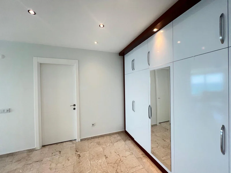 Beachfront 4+1 Apartment in Alanya